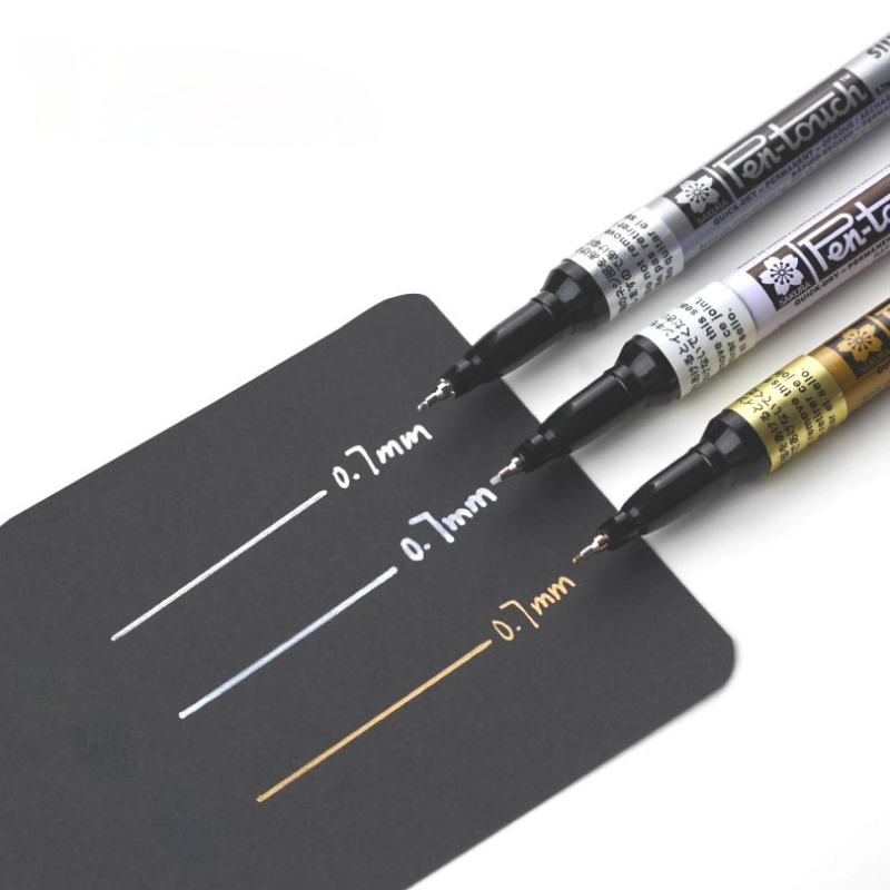 Sakura Pen-Touch Marker 0.7 mm Extra Fine White [Pack of 4 ]